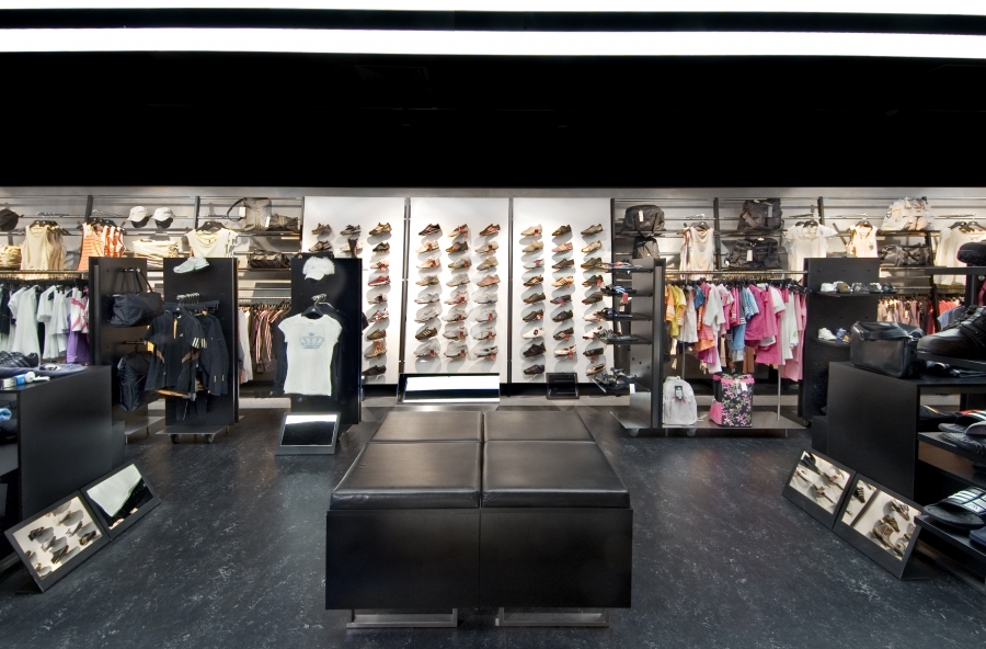 Ý tưởng thiết kế nội thất shop thời trang Adidas 1