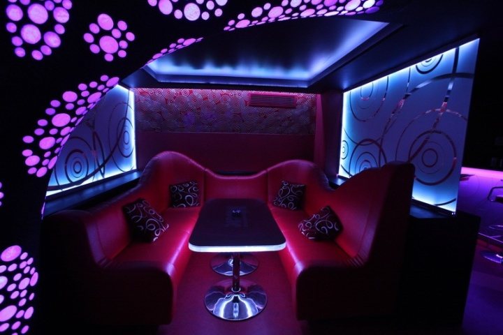 thiết kế bàn ghế quán bar sofa