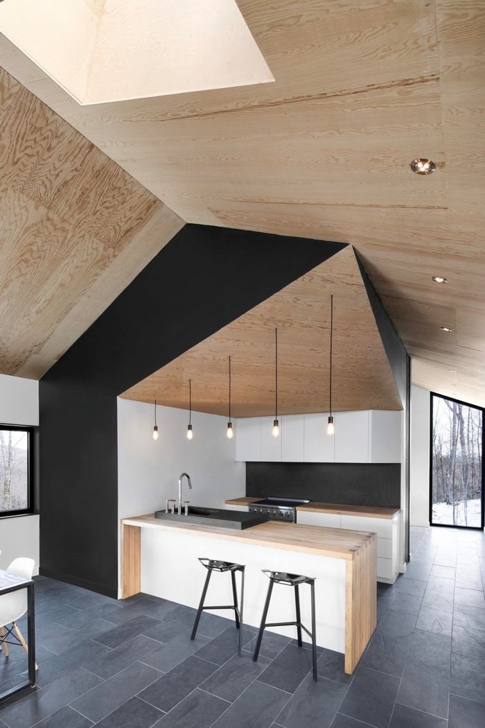 Thiết kế nội thất bếp với tông đen trắng gỗ 9