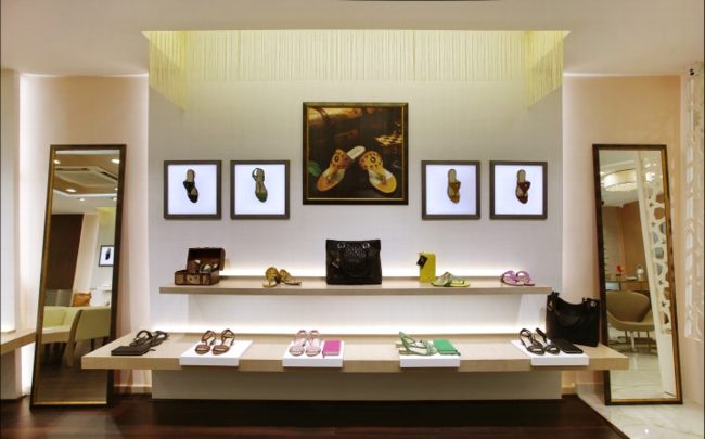Thiết kế shop giày showroom giày đẹp sang trọng đẳng cấp 12
