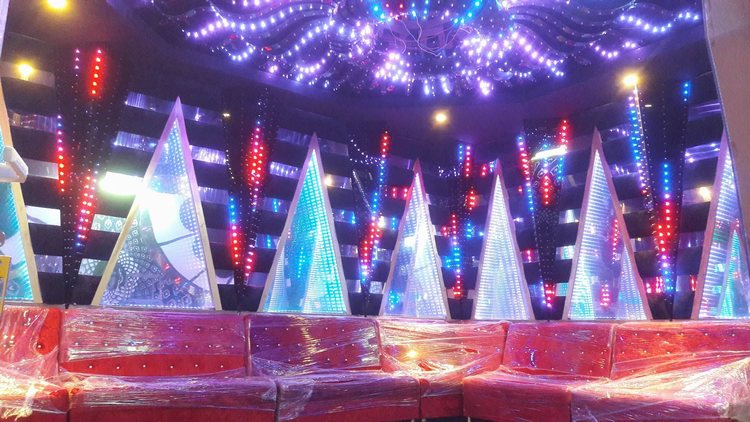 thiết kế phòng karaoke với phong cách trẻ trung,sôi động 2