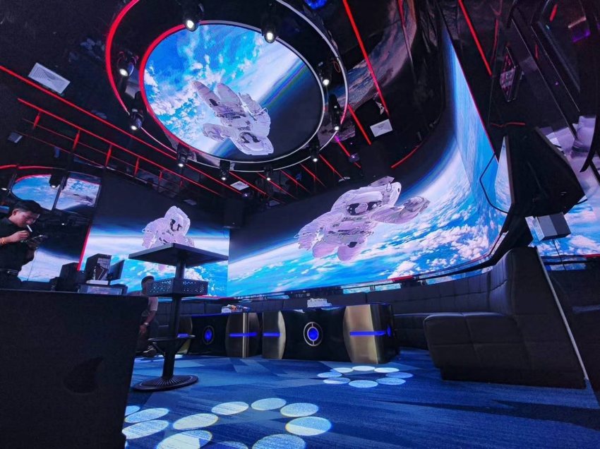 Thiết kế thi công karaoke - KTV LED MỚI phong cách vũ trụ 360 độ, màn hình LED cong toàn cảnh hiện đại đột phá