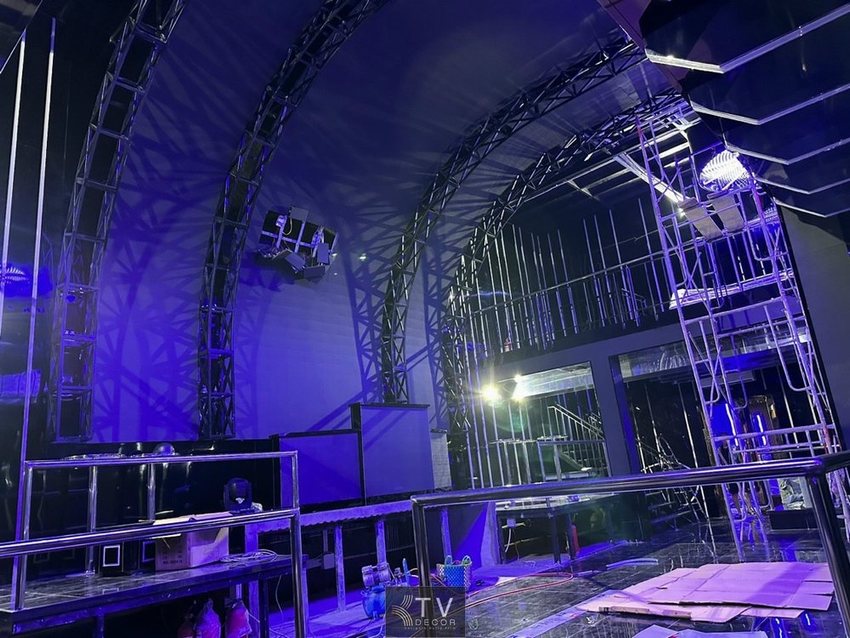 Thiết kế thi công nội thất bar club ấn tượng chuyên nghiệp – dự án NIGHTLE BAR CLUB với kiến trúc vòm thép và ánh sáng hiện đại