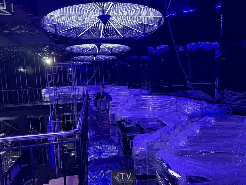 Thiết kế thi công nội thất bar club ấn tượng chuyên nghiệp – KTV Decor thiết kế lounge tầng lửng NIGHTLE BAR CLUB với trần LED nghệ thuật và nội thất hiện đại