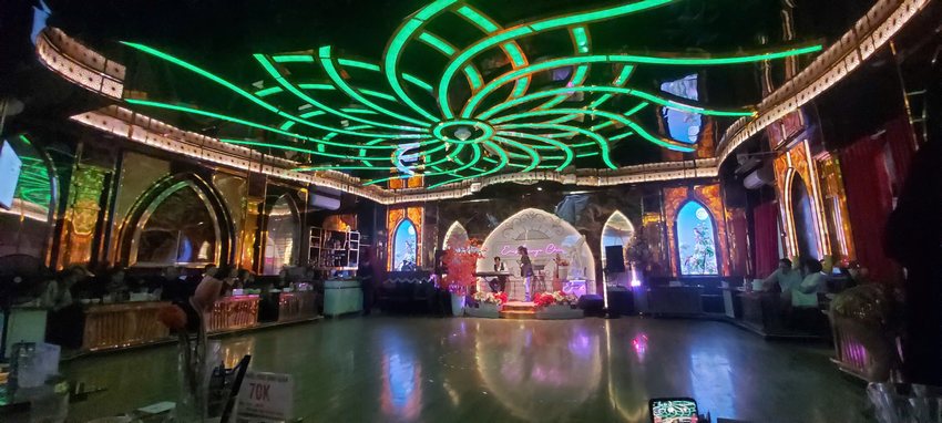 Thiết kế thi công mô hình phòng trà khiêu vũ hát cho nhau nghe - Lounge Chill phong cách châu Âu với trần LED nghệ thuật tại NIGHTLE