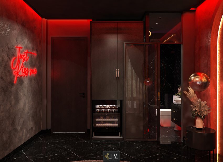Phòng khách sạn tình yêu phong cách luxury với nội thất cao cấp, đèn chùm đỏ nổi bật 34