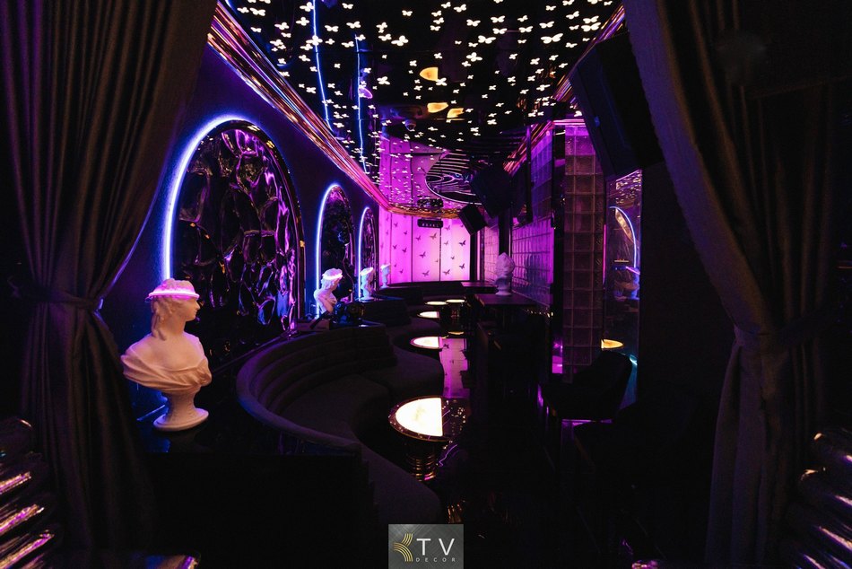 Thiết kế Lounge nhỏ phong cách Dark Luxury thu hút khách hàng trẻ yêu thích nightlife. 1