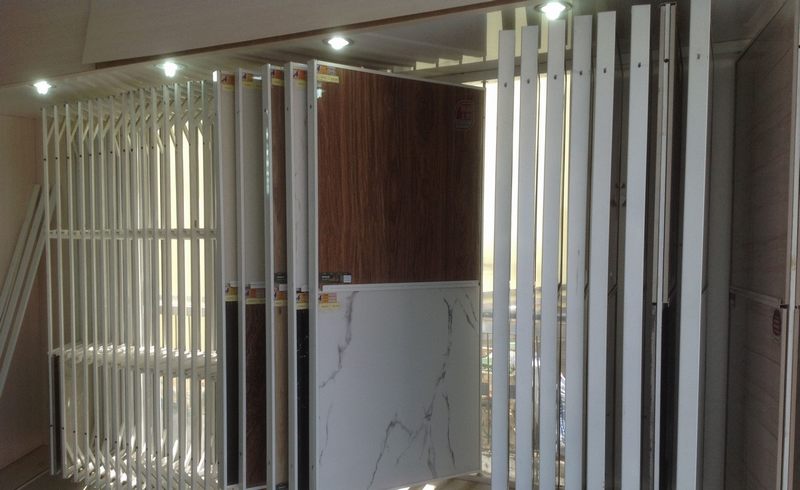 Báo giá kệ gạch lùa và kéo ưa chuộng trong thi công showroom vật liệu xây dựng 11