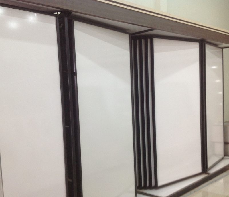Báo giá kệ gạch lùa và kéo ưa chuộng trong thi công showroom vật liệu xây dựng 19