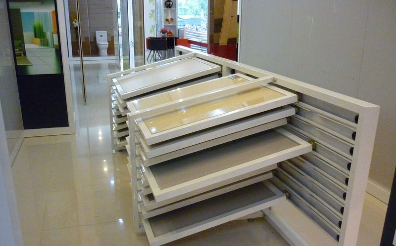 Báo giá kệ gạch lùa và kéo ưa chuộng trong thi công showroom vật liệu xây dựng 5