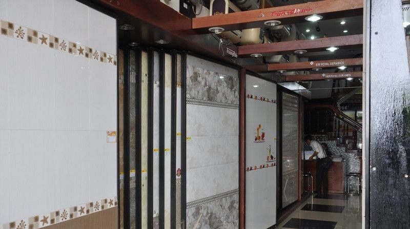 Báo giá kệ gạch lùa và kéo ưa chuộng trong thi công showroom vật liệu xây dựng 9