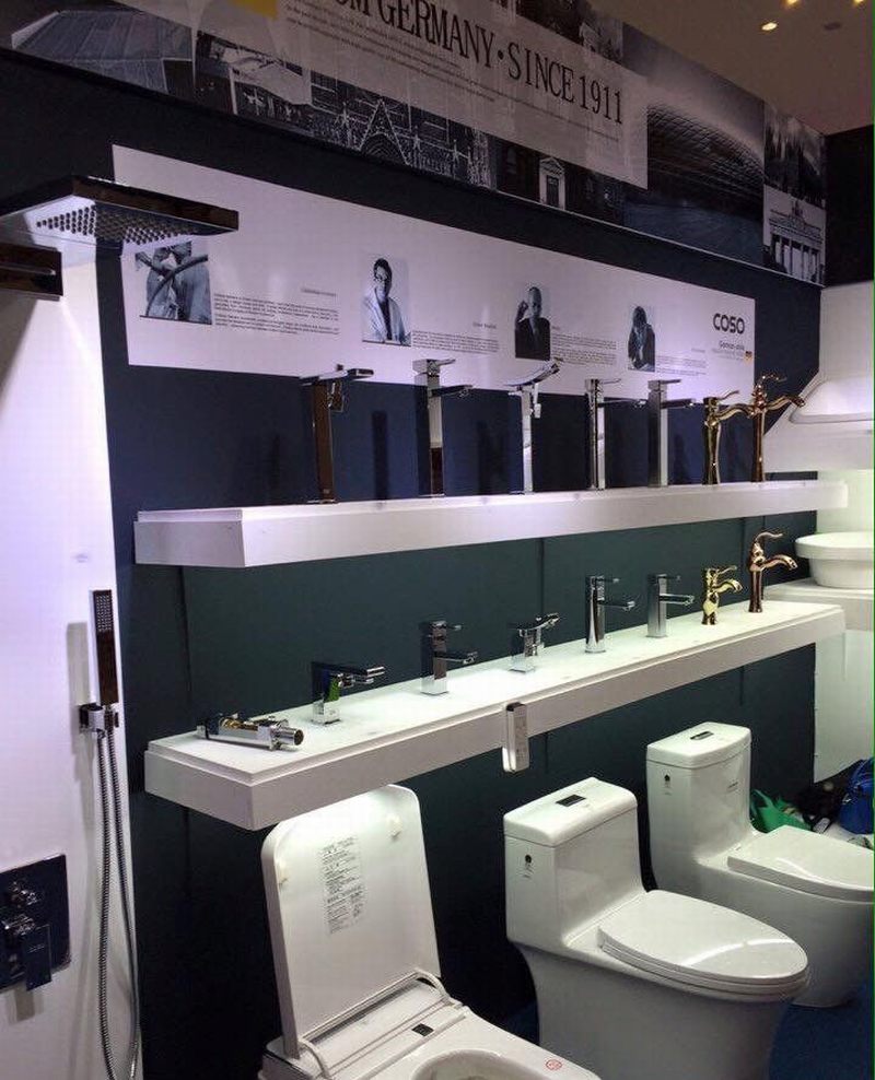 Thiết kế thi công showroom vật liệu xây dựng với mẫu kệ trưng bày vòi sen và thiết bị nhà tắm 328