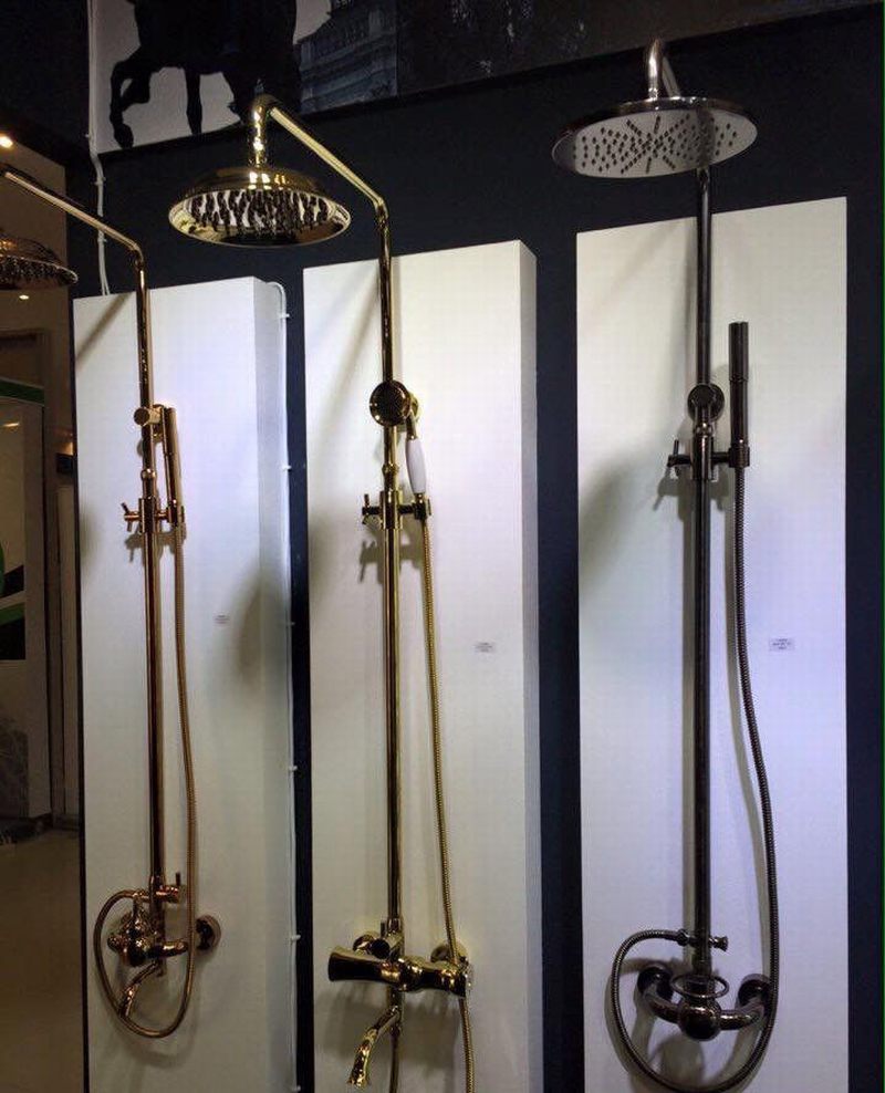 Thiết kế thi công showroom vật liệu xây dựng với mẫu kệ trưng bày vòi sen và thiết bị nhà tắm 29
