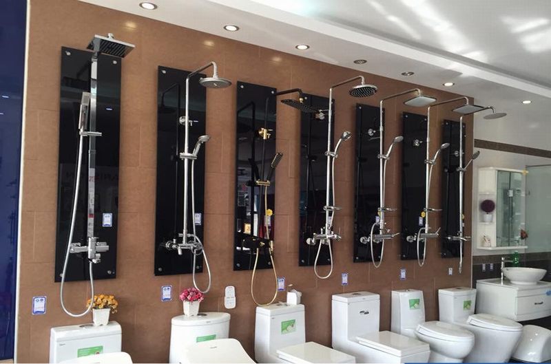 Thiết kế thi công showroom vật liệu xây dựng với mẫu kệ trưng bày vòi sen và thiết bị nhà tắm 34