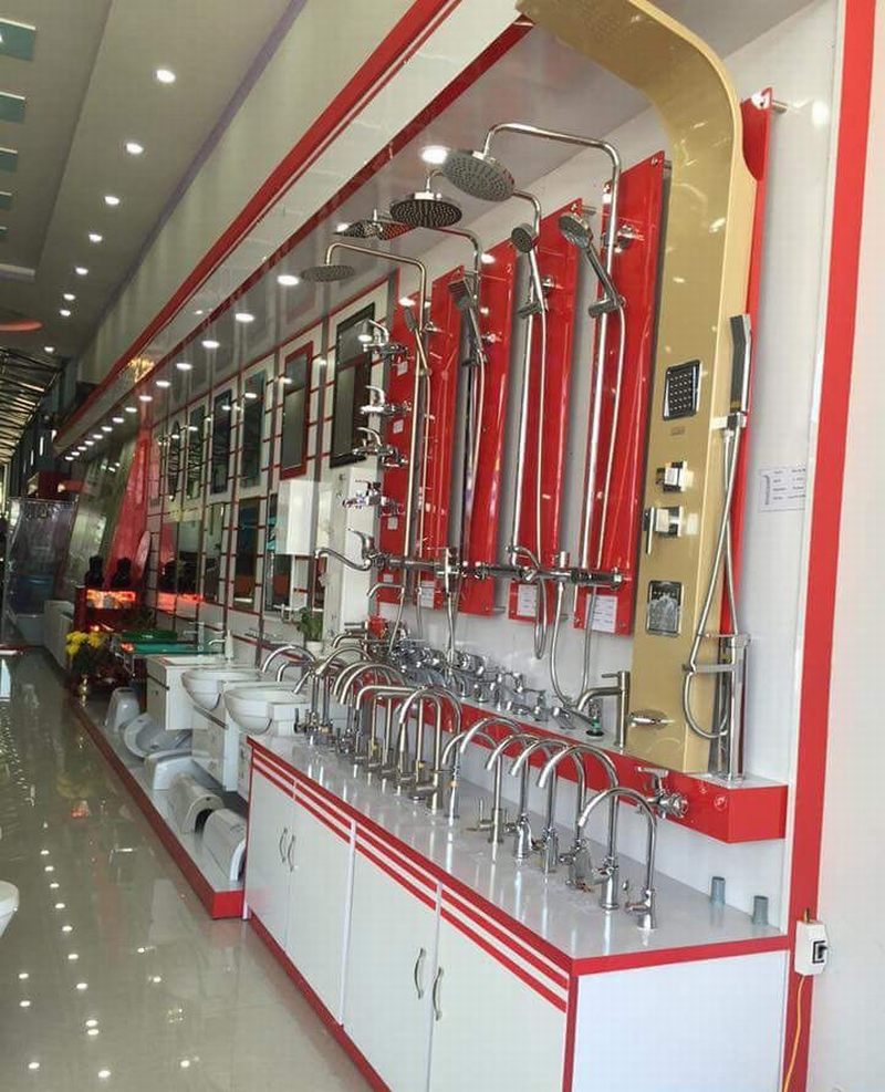 Thiết kế thi công showroom vật liệu xây dựng với mẫu kệ trưng bày vòi sen và thiết bị nhà tắm 40