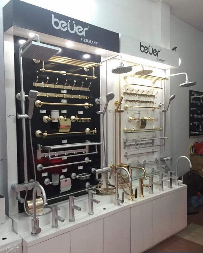 Thiết kế thi công showroom vật liệu xây dựng với mẫu kệ trưng bày vòi sen và thiết bị nhà tắm 42
