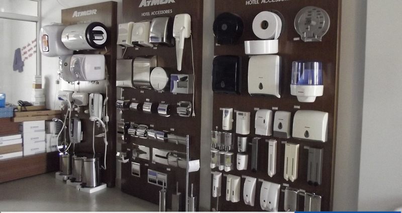 Thiết kế thi công showroom vật liệu xây dựng với mẫu kệ trưng bày vòi sen và thiết bị nhà tắm 56