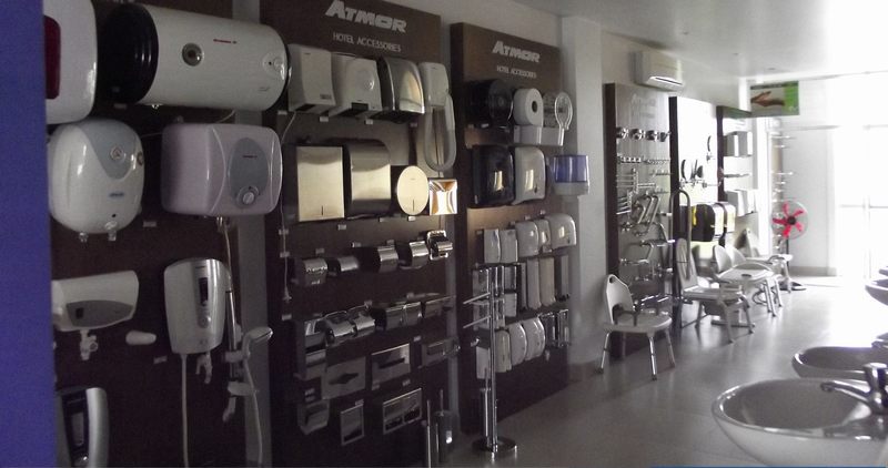 Thiết kế thi công showroom vật liệu xây dựng với mẫu kệ trưng bày vòi sen và thiết bị nhà tắm 57