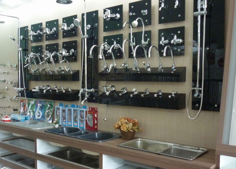 Báo giá thiết kế thi công showroom vật liệu xây dựng trưng bày thiết bị vệ sinh phòng tắm ,kệ trưng bày bồn cầu , kệ trưng bày lavobo,kệ trưng bày bồn tắm, kệ trưng bày vòi sen  1