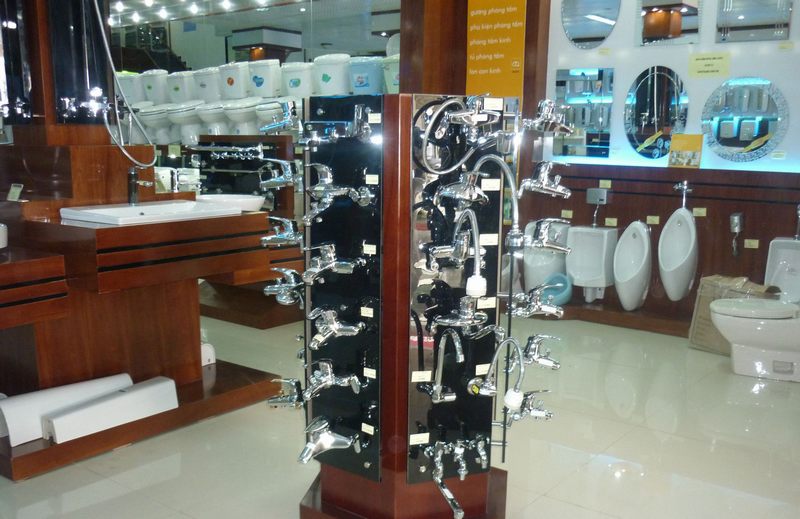 Báo giá thiết kế thi công showroom vật liệu xây dựng trưng bày thiết bị vệ sinh phòng tắm ,kệ trưng bày bồn cầu , kệ trưng bày lavobo,kệ trưng bày bồn tắm, kệ trưng bày vòi sen  5