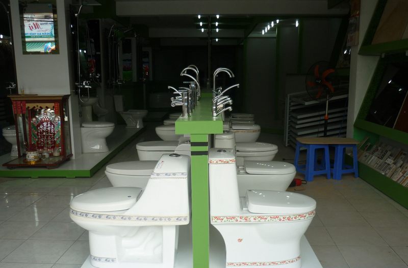 Báo giá thiết kế thi công showroom vật liệu xây dựng trưng bày thiết bị vệ sinh phòng tắm ,kệ trưng bày bồn cầu , kệ trưng bày lavobo,kệ trưng bày bồn tắm, kệ trưng bày vòi sen  15