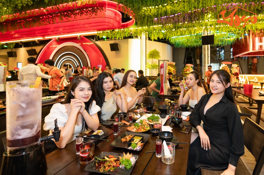 Thi công Beer Garden sân khấu DJ trung tâm phong cách Tropical Entertainment