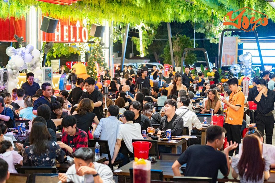 Beer Garden không gian mở kết hợp ẩm thực âm nhạc và ánh sáng chuyên nghiệp