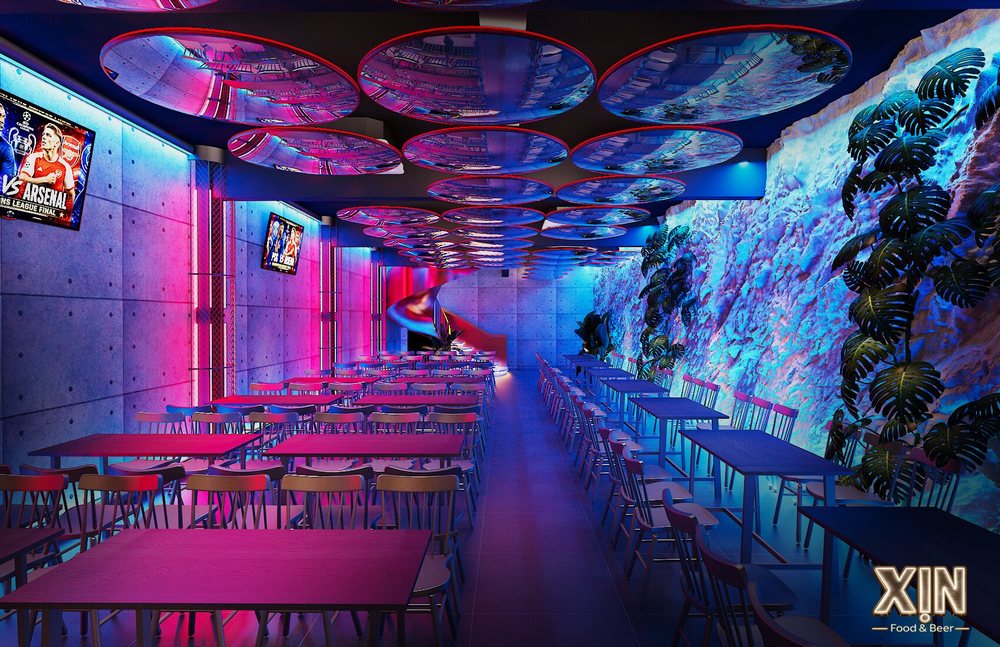 Không gian nội thất Beer Garden Food Music sang trọng với sofa cao cấp và trần gương nghệ thuật. 