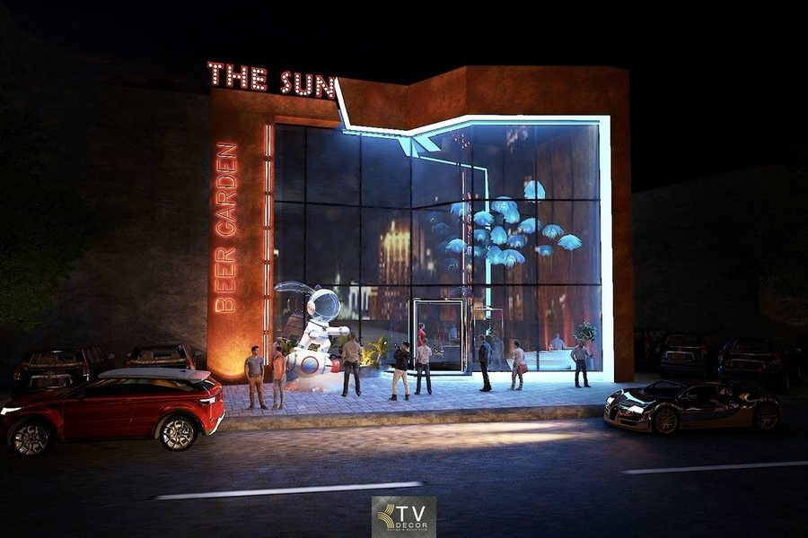 Thiết kế mặt tiền Beer Garden sử dụng kính trong suốt kết hợp ánh sáng trang trí nghệ thuật, tạo cảm giác mở, sang trọng và hiện đại. Không gian bên trong được “khoe trọn” ra bên ngoài, kích thích sự tò mò và thu hút khách vãng lai. Đây là giải pháp ngoại thất tối ưu giúp nhà hàng gia tăng nhận diện thương hiệu và hiệu quả kinh doanh ban đêm. 