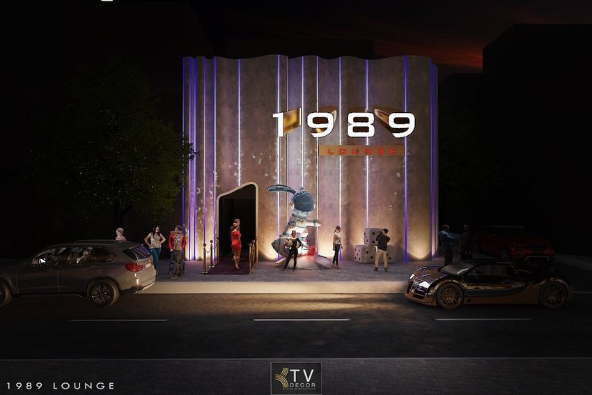 Thiết kế mặt tiền 1989 Lounge phong cách hiện đại về đêm, có đèn LED tím, mô hình phi hành gia, do KTV DECOR thực hiện.