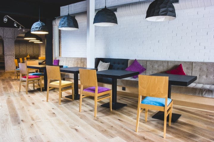 thiết kế nội thất nhà hàng màu sắc độc đáo