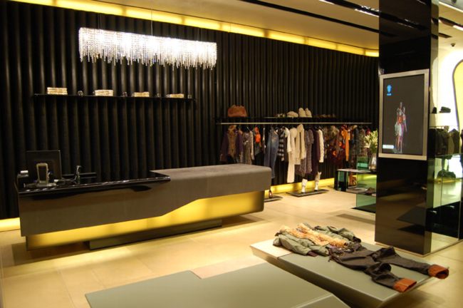 Thiết kế shop thời trang showroom sang trọng 6