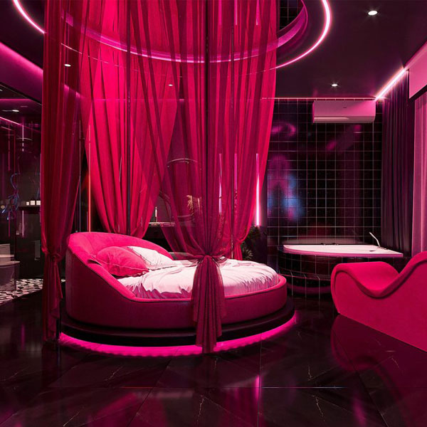 Thiết Kế Phòng Khách Sạn Chủ Đề Ánh Hồng Neon Hiện Đại