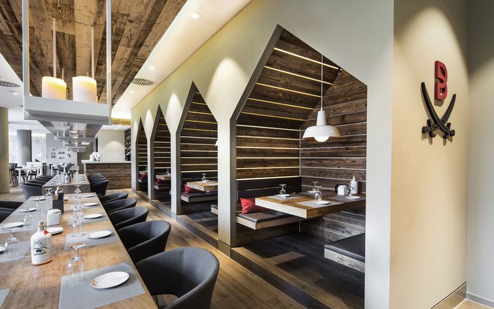 Mẫu thiết kế nội thất nhà hàng sang trọng ấn tượng phong cách độc đáo