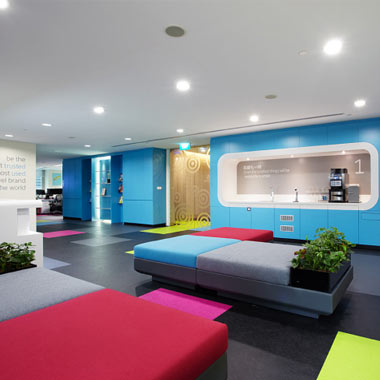 Mẫu thiết kế nội thất văn phòng màu sắc nổi bật độc đáo