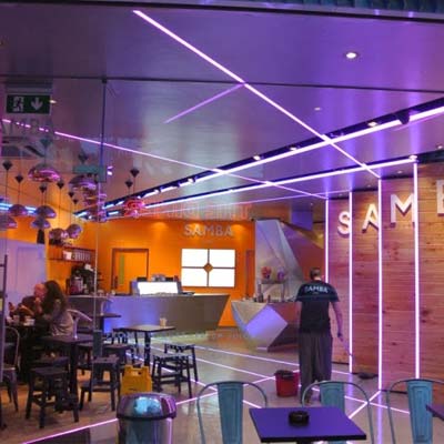 Ý tưởng thiết kế nội thất quán Kem - Cafe tuyệt đẹp với hệ thống đèn 7 sắc cầu vồng ấn tượng